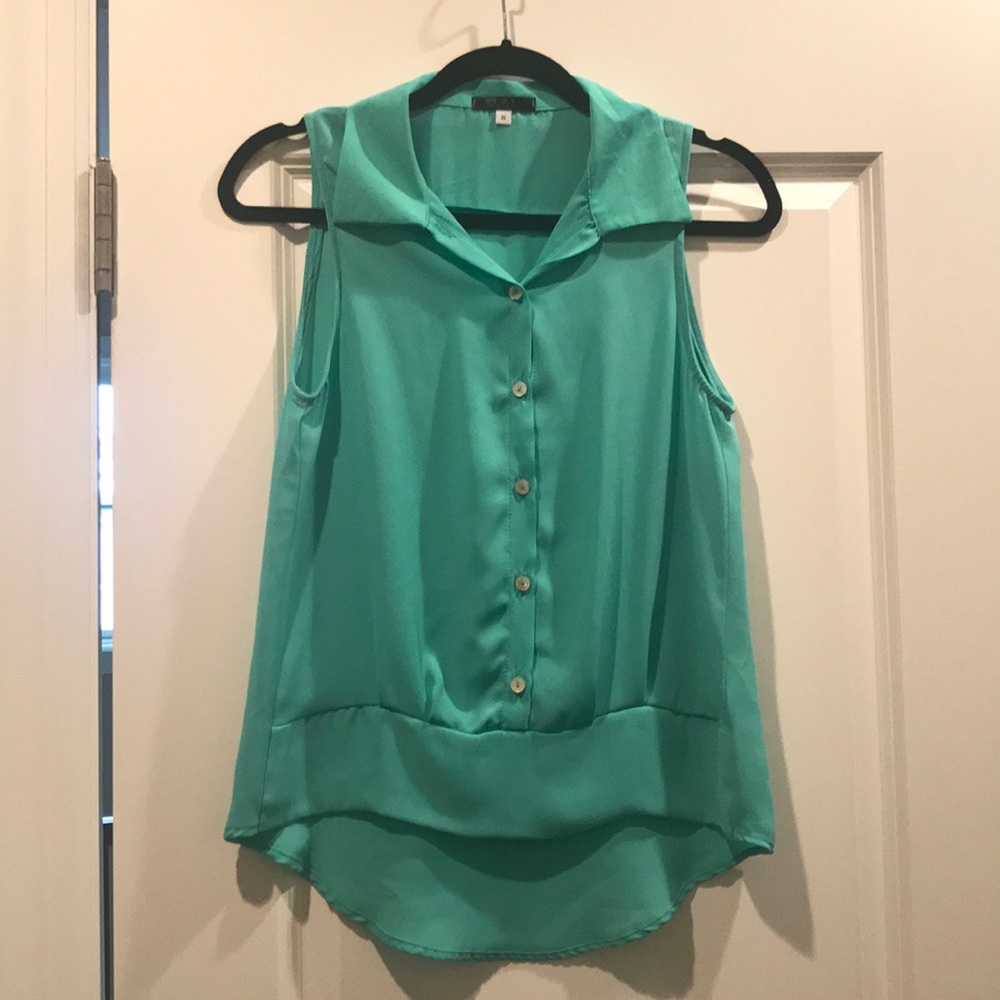 S.O.Y brand button up sleeveless shirt